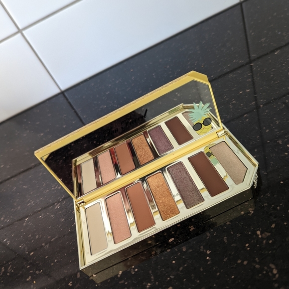 Too Faced Tutti Frutti Sparkling Pineapple Eye Shadow Palette. - Picture 6 of 9